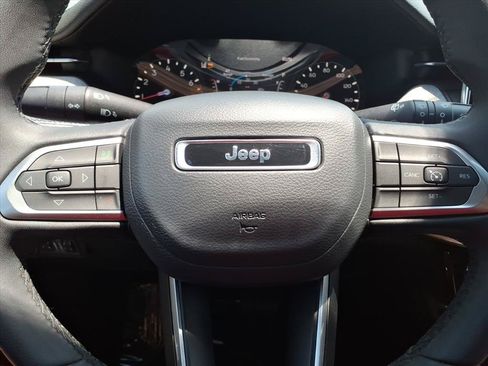 Used 2024 Jeep Compass Latitude AWD/4WD image 13