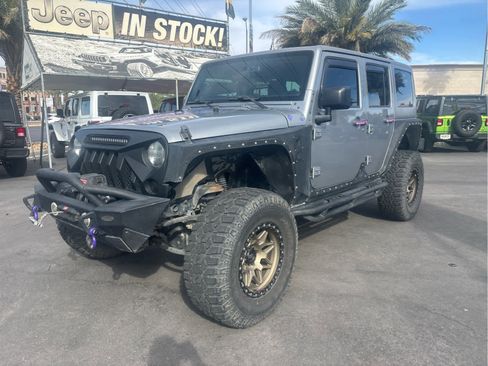 Used 2016 Jeep Wrangler Unlimited Sahara image 3