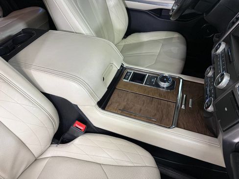 Used 2018 Ford Expedition Platinum RWD image 40