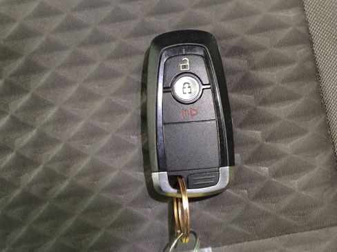 Used 2021 Ford Escape SE image 32