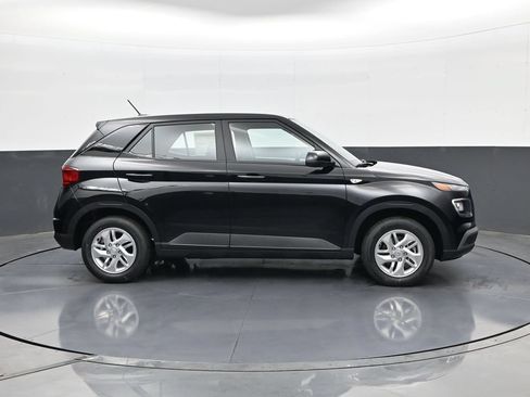 New 2026 Hyundai Venue SE FWD image 4
