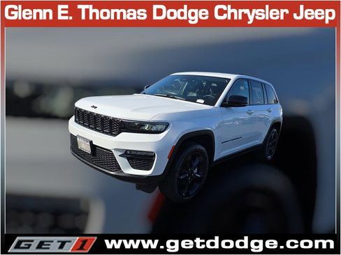 Used 2023 Jeep Grand Cherokee Limited w/ Black Appearance Package image 3