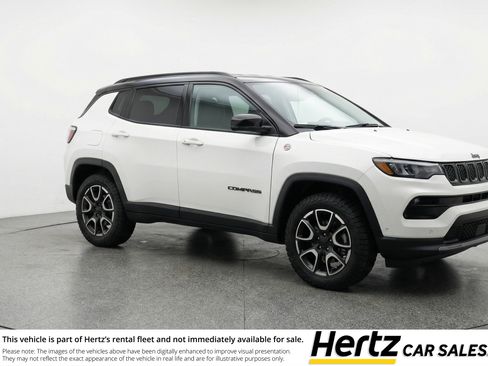 Used 2025 Jeep Compass Trailhawk AWD/4WD image 1