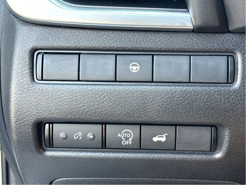 Used 2024 Nissan Rogue SV image 12