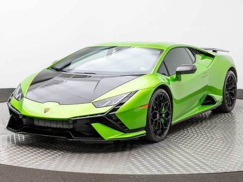 Used 2024 Lamborghini Huracan Tecnica image 1