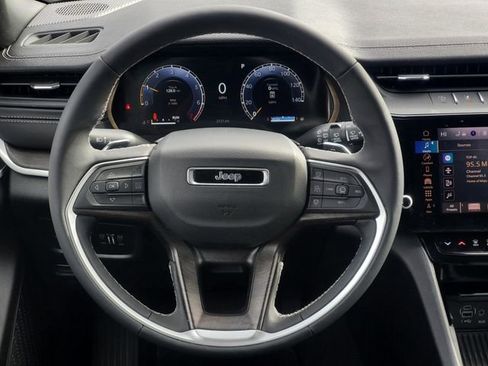 New 2026 Jeep Grand Cherokee Altitude AWD/4WD image 28