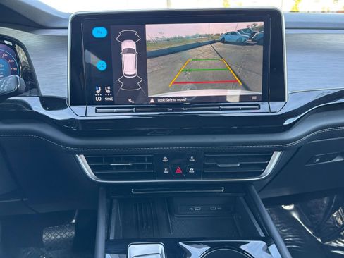 Used 2025 Volkswagen Atlas Cross Sport SE image 17