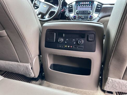 Used 2016 Chevrolet Suburban LT RWD image 26