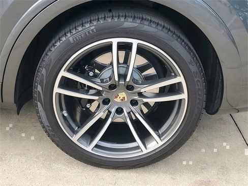 Used 2023 Porsche Cayenne Turbo AWD/4WD image 13