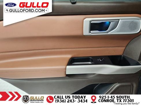 Used 2023 Ford Explorer King Ranch w/ Technology Package image 15