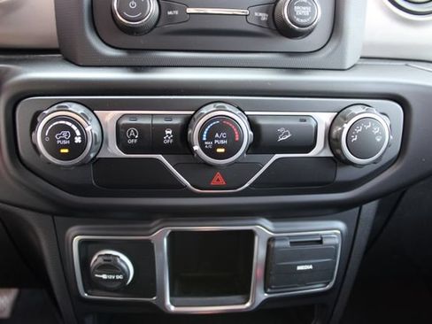 Used 2020 Jeep Wrangler Sport AWD/4WD image 22