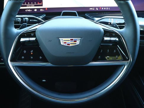 Used 2025 Cadillac Escalade Sport w/ Touring Package image 15