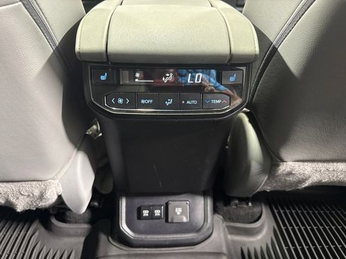 Used 2020 Toyota Highlander Platinum AWD/4WD image 16