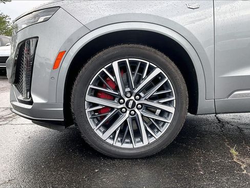 Used 2025 Cadillac XT6 Sport w/ Technology Package AWD/4WD image 2