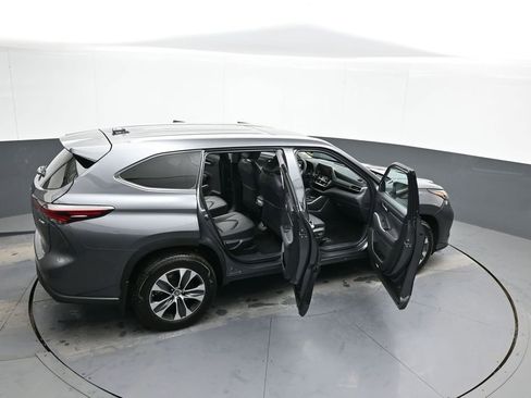 Used 2025 Toyota Highlander XLE AWD/4WD image 47