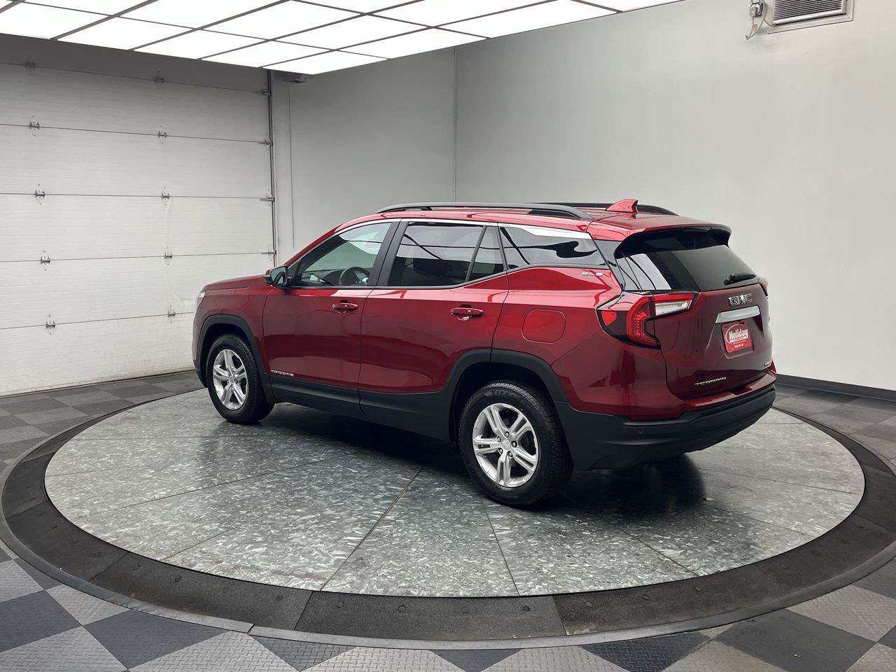 Certified 2023 GMC Terrain SLE w/ Driver Convenience Package AWD/4WD image 31
