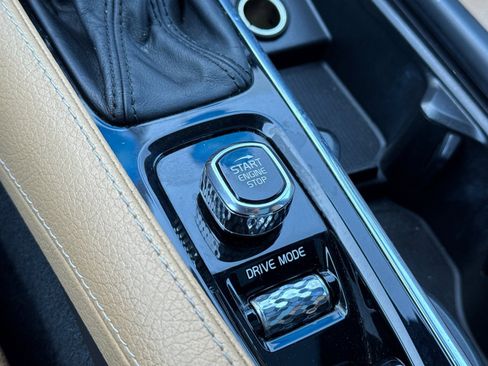 Used 2018 Volvo XC90 T6 Momentum w/ Convenience Package image 24