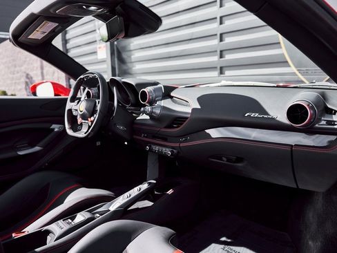 Used 2022 Ferrari F8 Tributo image 47