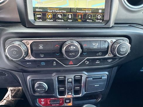 Used 2022 Jeep Wrangler Unlimited Rubicon 4xe w/ Safety Group AWD/4WD image 17