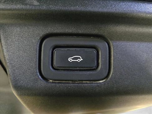 Used 2023 Land Rover Range Rover Long Wheelbase SE image 14