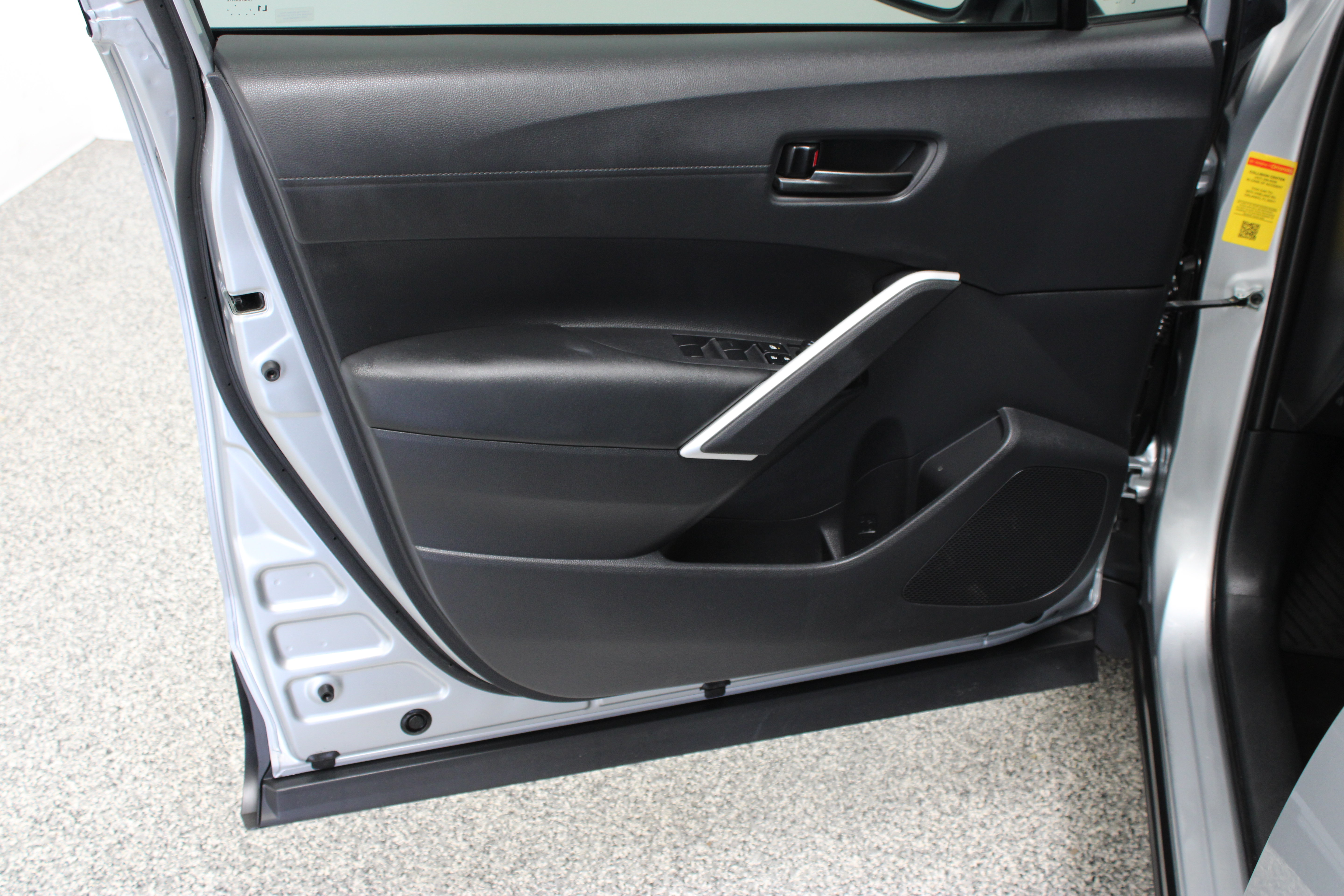 Used 2024 Toyota Corolla Cross LE FWD image 12