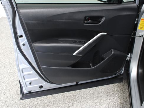 Used 2024 Toyota Corolla Cross LE FWD image 12