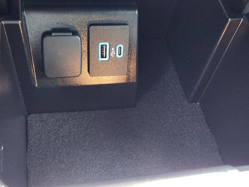 Used 2024 Ford Explorer XLT RWD image 16