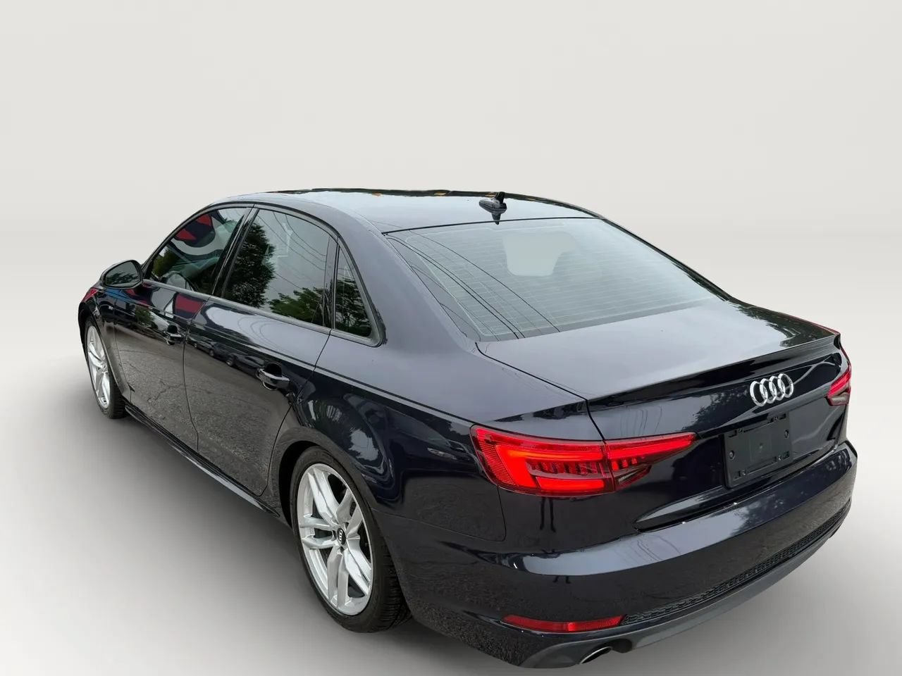 Used 2017 Audi A4 2.0T Ultra Premium w/ Convenience Package FWD image 5