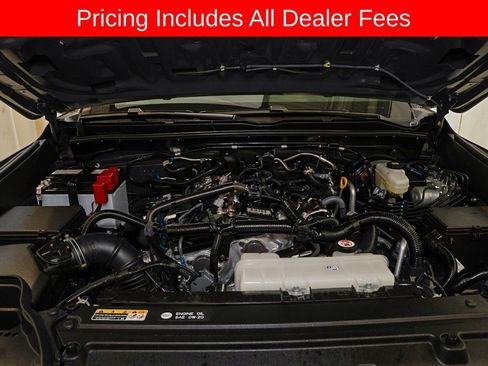 Used 2025 Toyota 4Runner SR5 AWD/4WD image 19