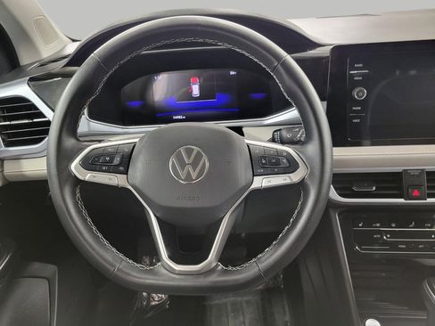 Used 2025 Volkswagen Taos SE AWD/4WD image 6