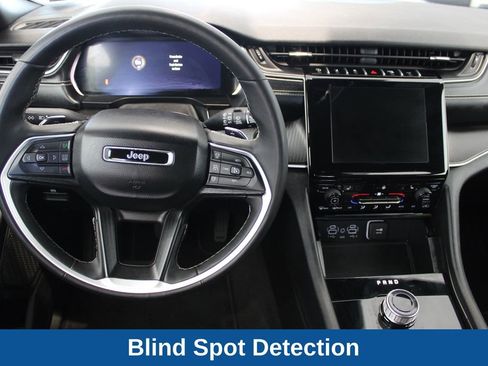 Used 2025 Jeep Grand Cherokee Altitude AWD/4WD image 7