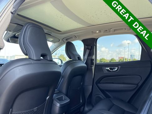 Used 2022 Volvo XC60 B5 Momentum w/ Protection Package Premier image 32