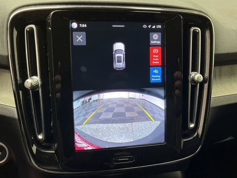 Used 2023 Volvo XC40 B5 Core AWD/4WD image 6