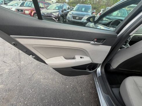 Used 2019 Hyundai Elantra SEL image 31