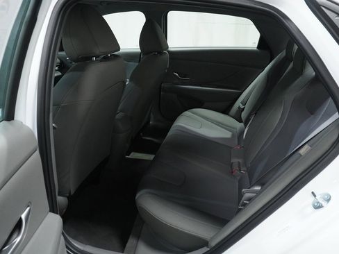 Certified 2025 Hyundai Elantra SE image 13