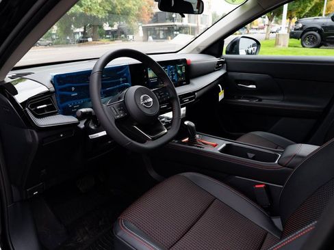 New 2026 Nissan Kicks SR w/ Cold Weather Package image 19