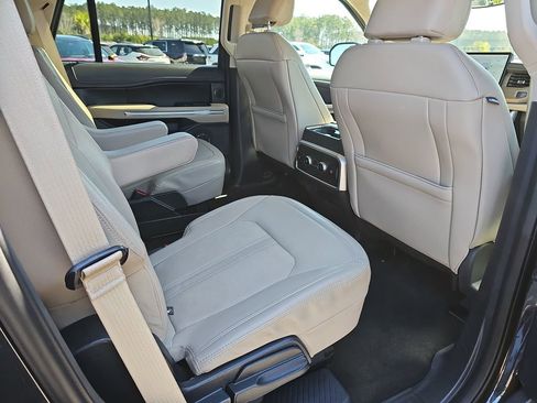Used 2024 Ford Expedition Limited image 14