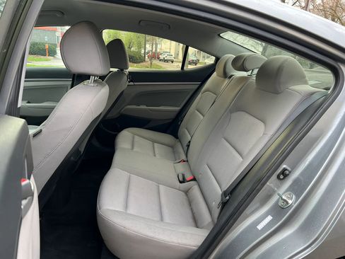 Used 2017 Hyundai Elantra SE image 14