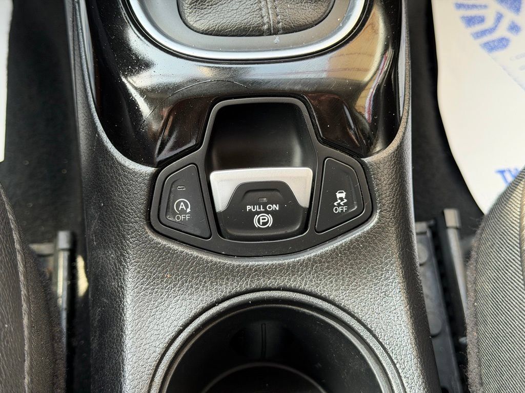 Used 2018 Jeep Compass Latitude w/ Popular Equipment Group AWD/4WD image 23