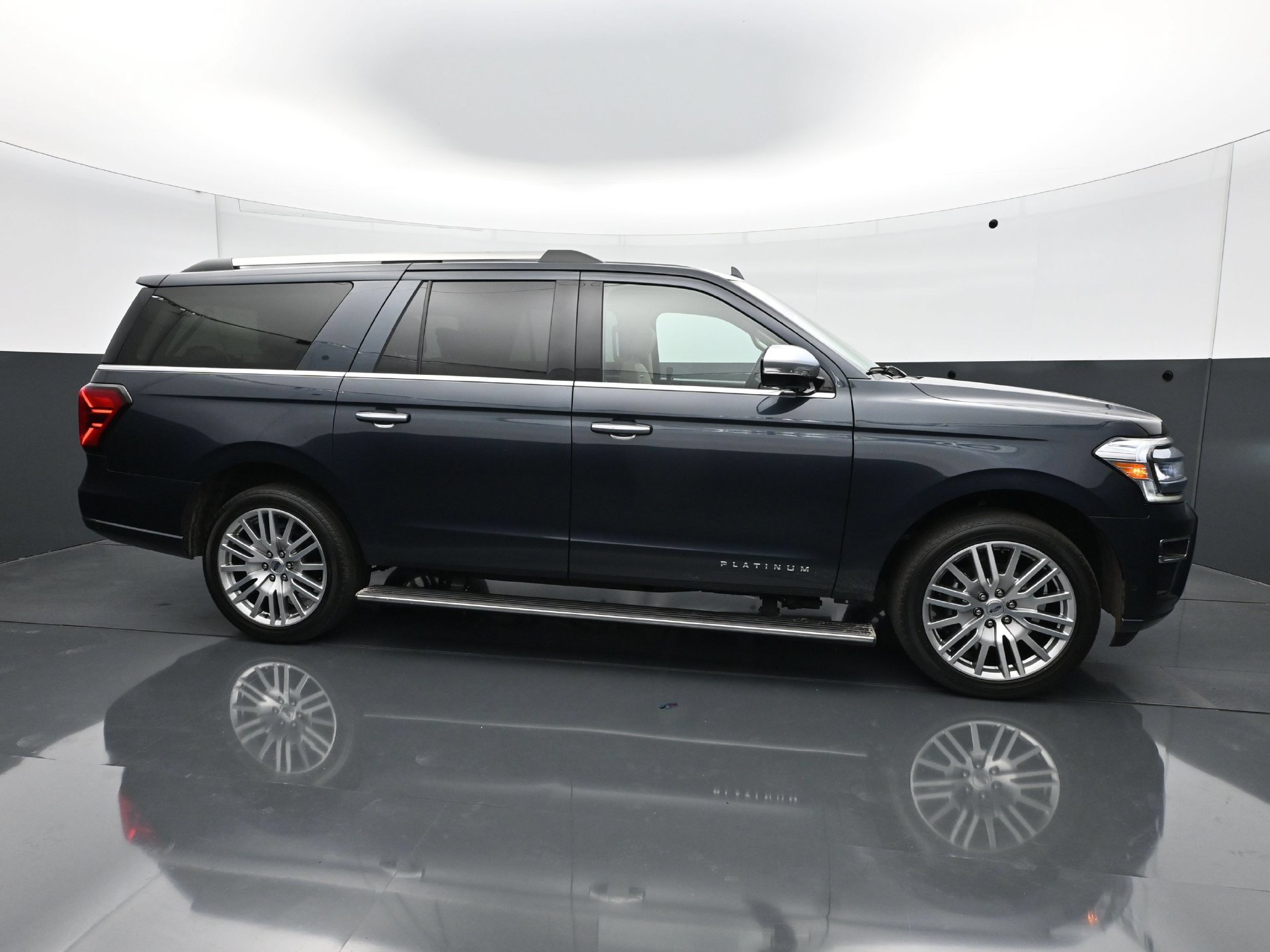 Used 2024 Ford Expedition Max Platinum AWD/4WD image 8