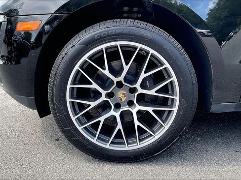 Used 2018 Porsche Macan AWD/4WD image 22