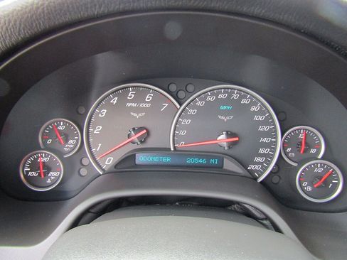 Used 2011 Chevrolet Corvette Coupe w/ Preferred Equipment Group RWD image 18