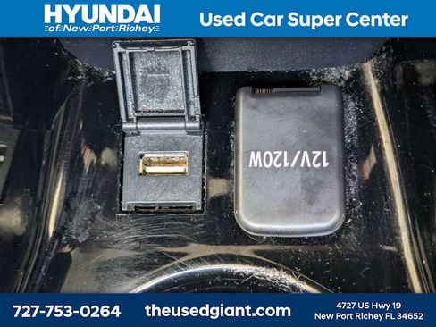 Used 2022 Toyota Prius Prime LE image 29