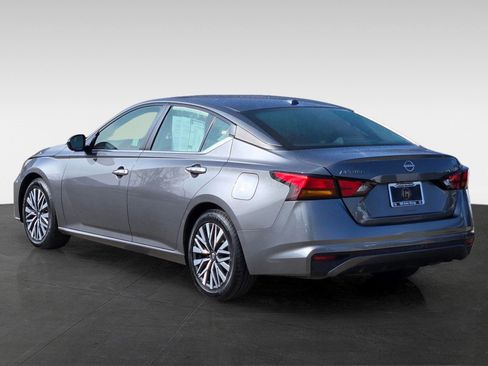 Used 2024 Nissan Altima 2.5 SV image 6