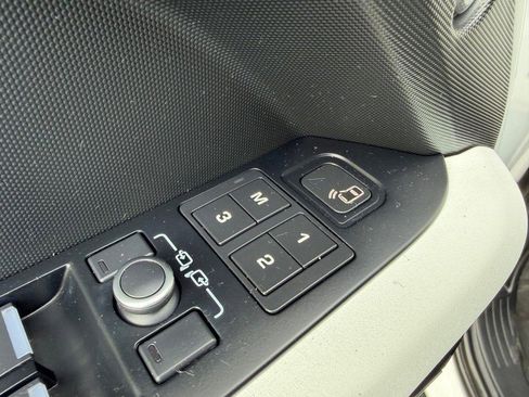 Used 2022 Land Rover Defender 110 X-Dynamic HSE AWD/4WD image 21