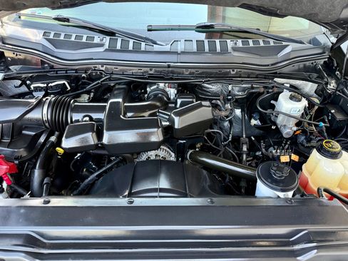 Used 2017 Ford F250 XLT w/ XLT Premium Package AWD/4WD image 8