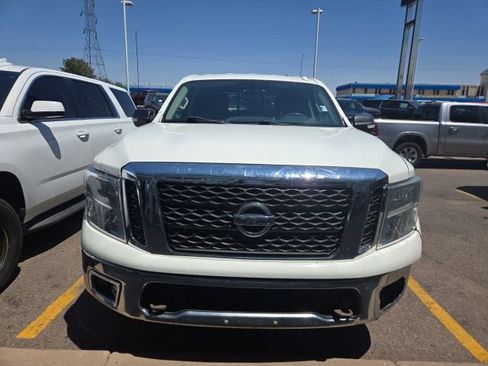 Used 2018 Nissan Titan SV AWD/4WD image 2