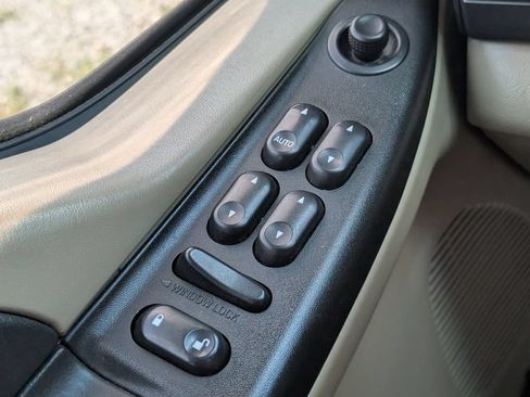 Used 2006 Ford F350 XLT AWD/4WD image 10