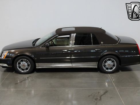 Used 2008 Cadillac DTS Performance w/ Platinum Edition image 20
