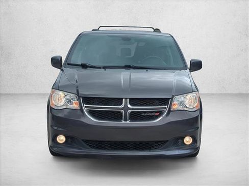 Used 2018 Dodge Grand Caravan SXT image 2